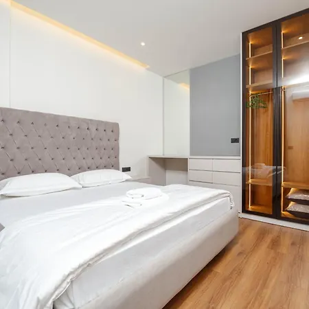 Newborn 4 Apartman Tirana